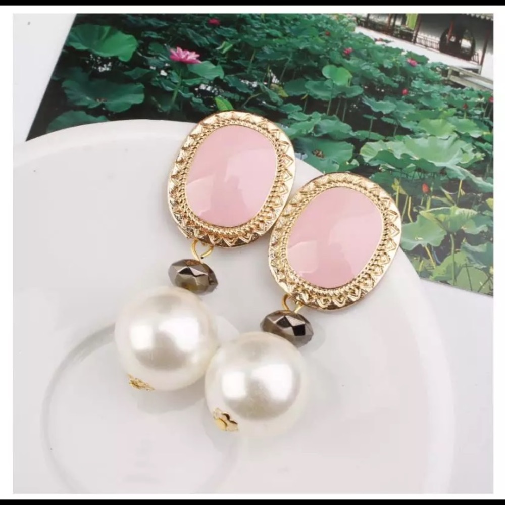 White pearl pink earring